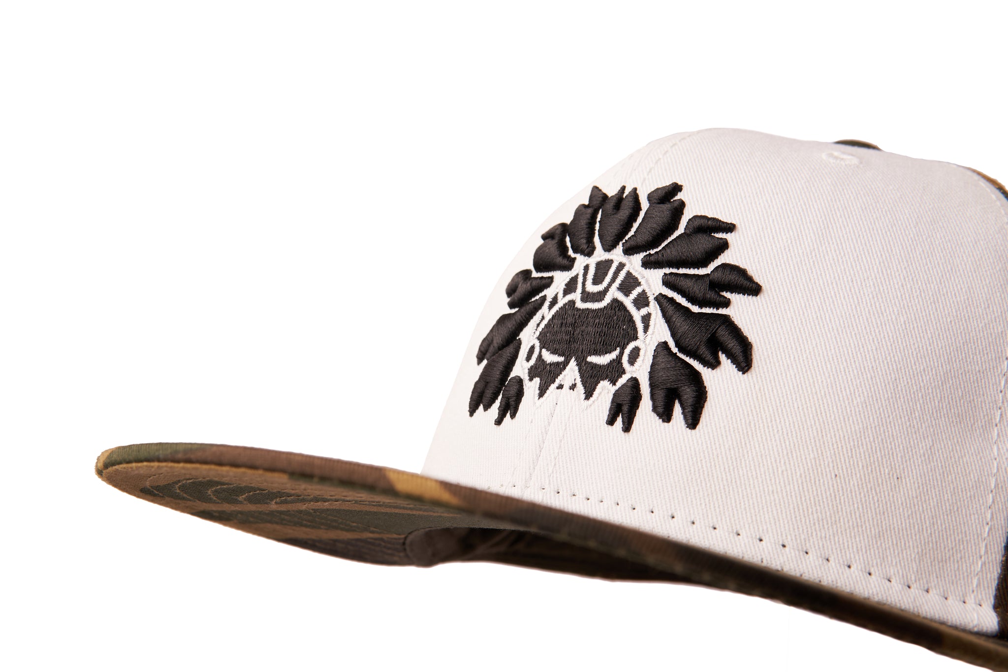 Gorra Tanke Blanca con Diseño Militar - Logo Negro