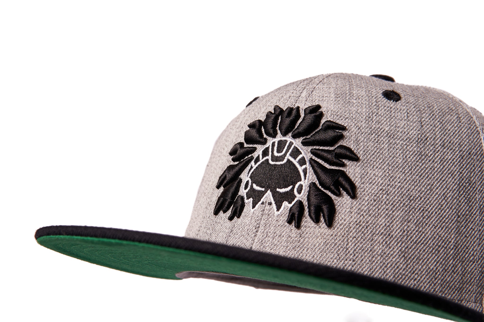 Gorra Tanke color Gris con Negro - Logo Negro